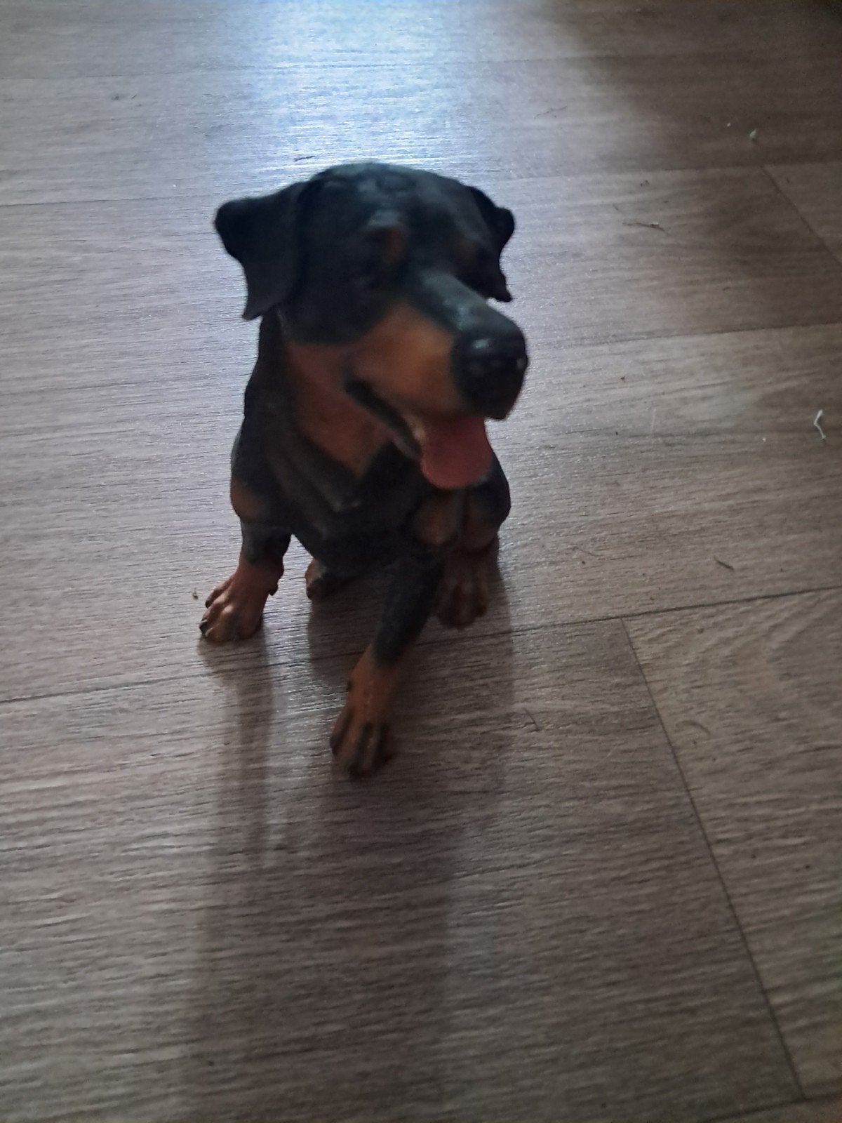 Decoratief honden Beeldje - Zwart/Bruin, Overige stijlen, Ophalen of Verzenden, Steen/keramiek, Gebruikt