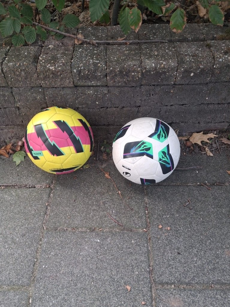 2 originelen Decathlon ballen, Sport en Fitness, Maat XS of kleiner, Ophalen of Verzenden, Zo goed als nieuw, Bal