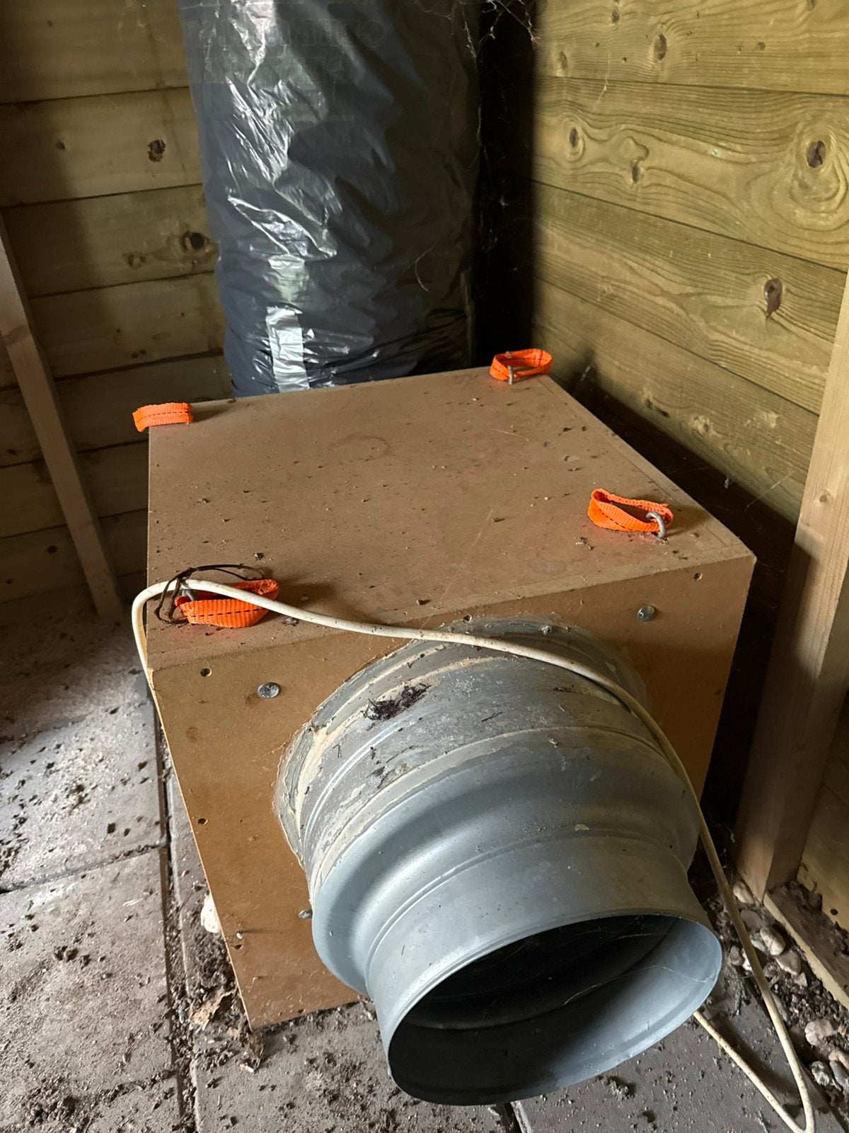 Afzuigmotor Slakkenhuis ventilator 2500m3 met afzuigslang, Doe-het-zelf en Verbouw, Ventilatie en Afzuiging, Ophalen, Zo goed als nieuw