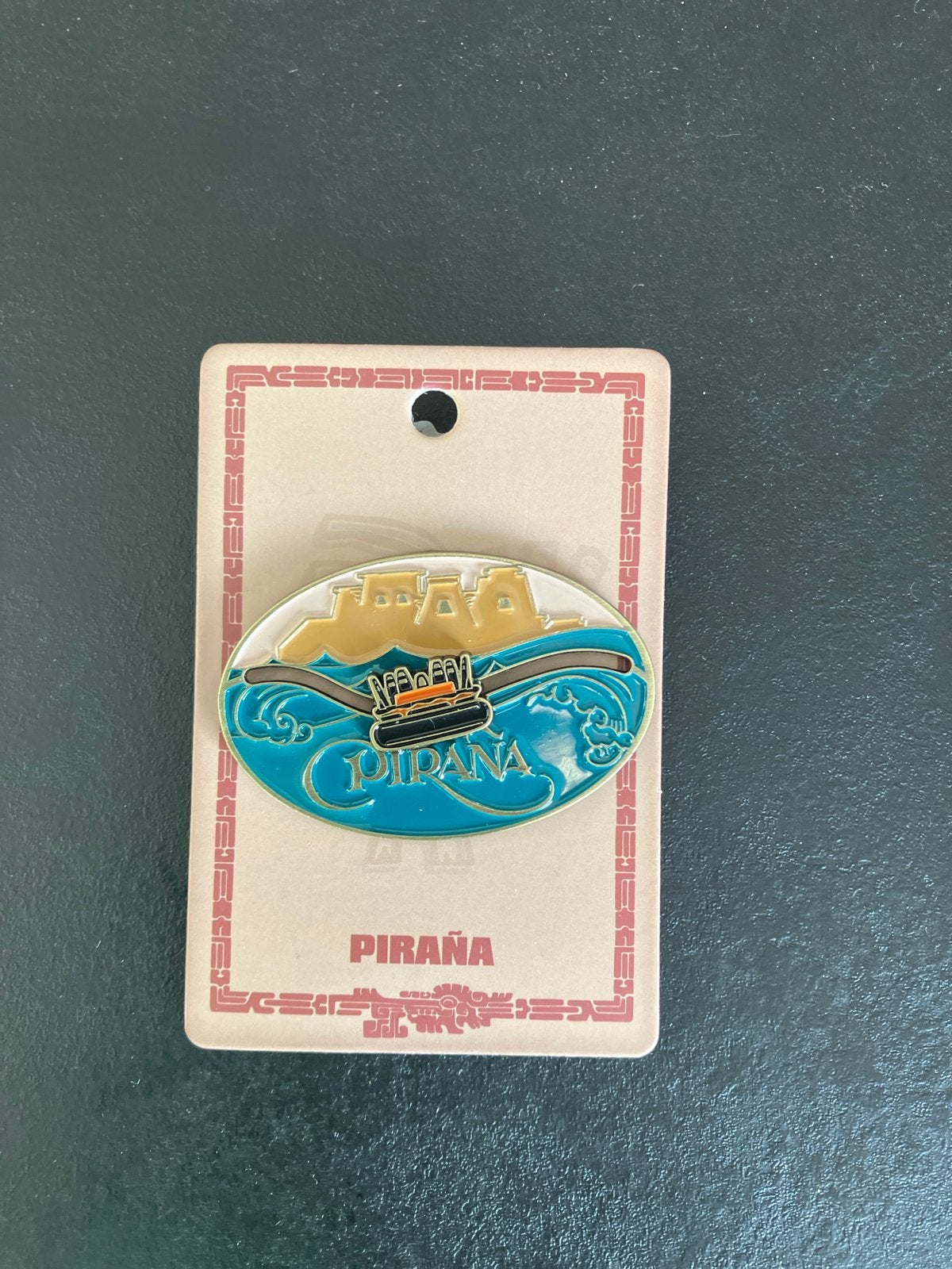 Piraña Efteling Pin - Zo goed als nieuw, Ophalen of Verzenden, Nieuw, Button of Speldje