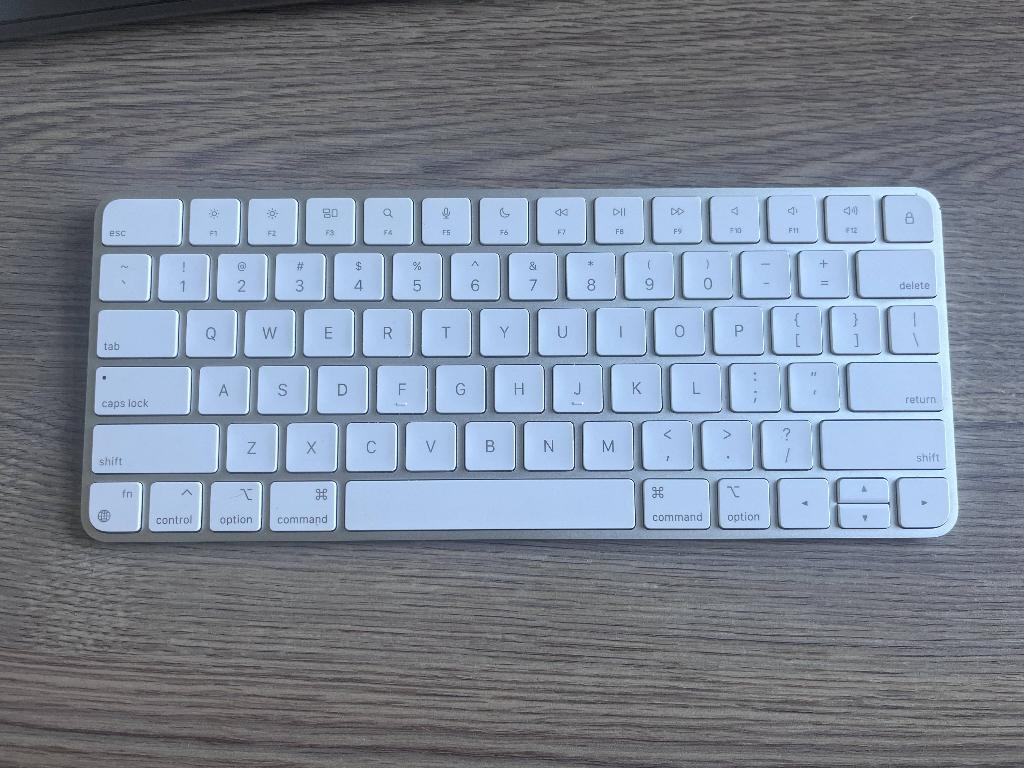 Apple Magic Keyboard 2 A2450 (2022), Computers en Software, Toetsenborden, Zo goed als nieuw, Qwerty, Draadloos, Ophalen of Verzenden