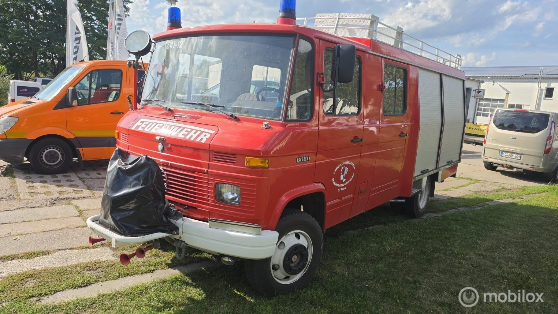 Mercedes 608 bj 1985 Brandweer diesel 28250 km 6 meter, Auto's, Overige carrosserieën, Mercedes-Benz, Bedrijf, Grijs