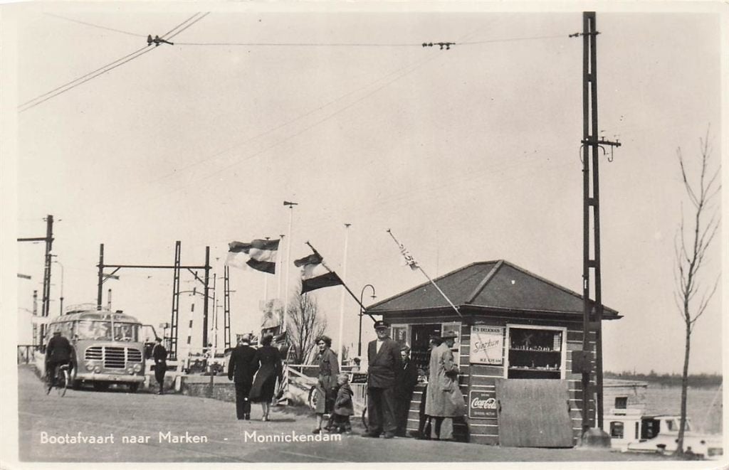 703-063-051 Bootafvaart naar Marken Monnickendam, Verzamelen, Ansichtkaarten | Nederland, Noord-Holland, Voor 1920, Verzenden