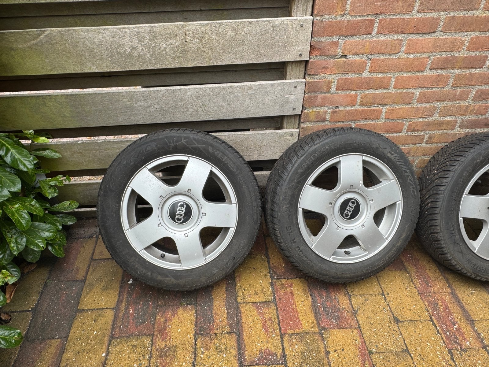 Winterbandenset met Audi velgen Vredestein Wintrac 185/60/15, Ophalen, Gebruikt