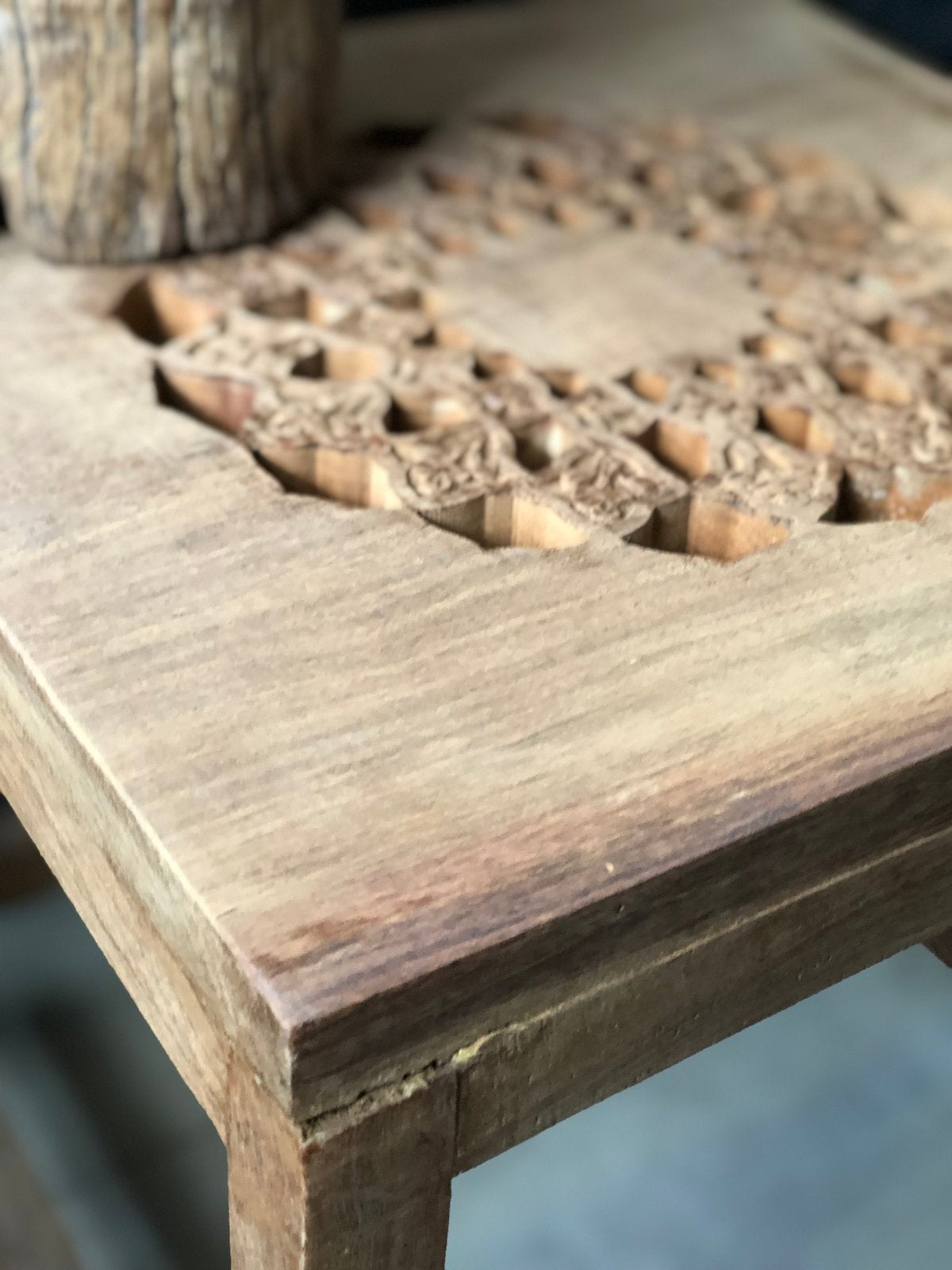 Teak houtgestoken mandala tafeltje oostes bohemian, Huis en Inrichting, Tafels | Bijzettafels, Ophalen, Zo goed als nieuw, Minder dan 55 cm