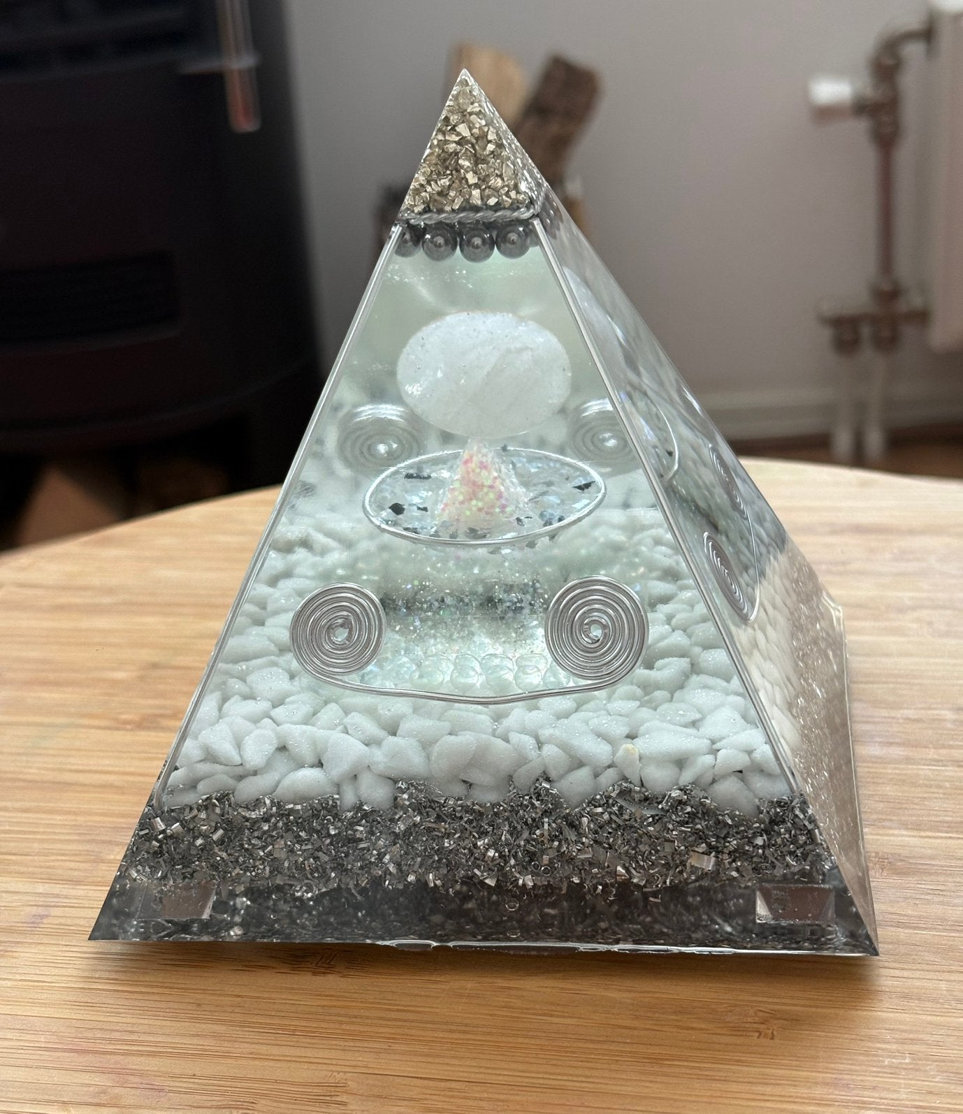 Zilverkleurige Handgemaakte Orgonite piramide, Ophalen of Verzenden, Nieuw
