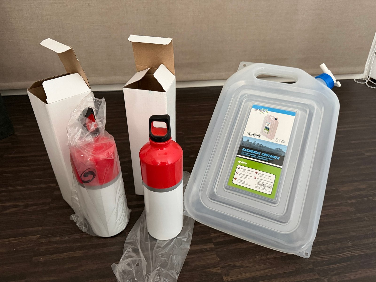 Nieuwe waterflessen en opvouwbare jerrycan (10 liter), Caravans en Kamperen, Ophalen of Verzenden, Nieuw