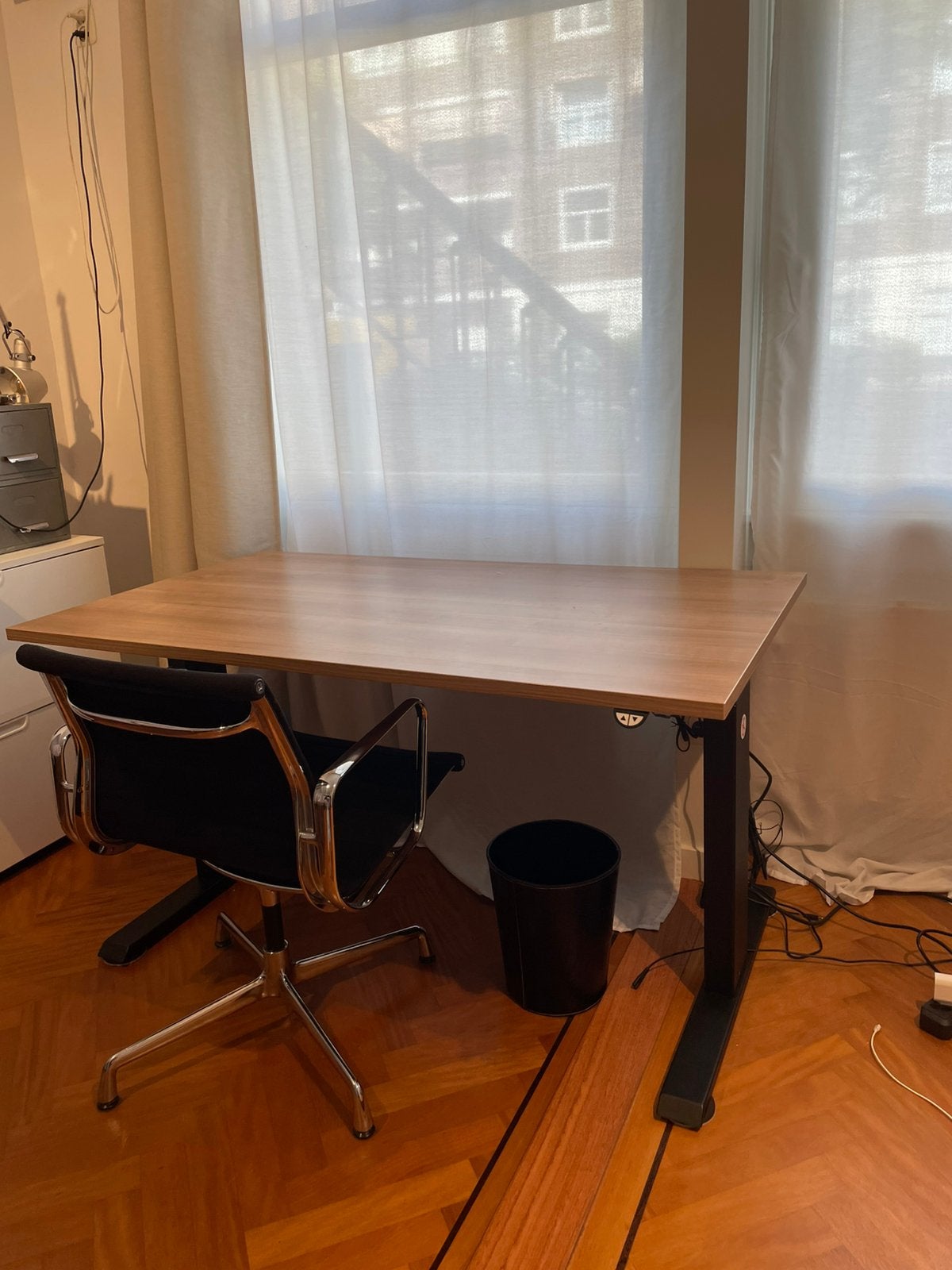 Zit-sta bureau van Worktrainer, kleur Havanna, 140x80, Ophalen, Zo goed als nieuw