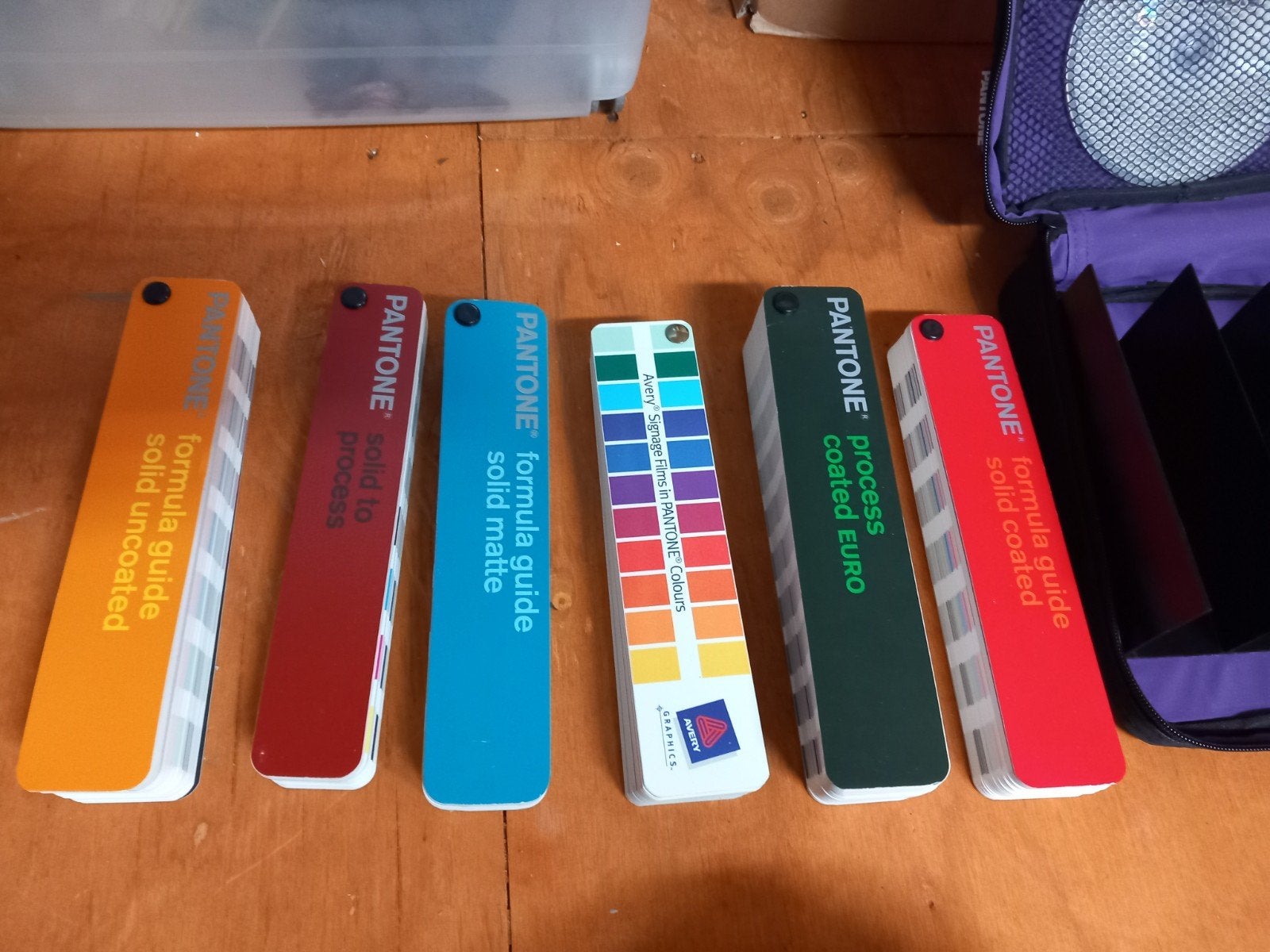 Pantone Kleurenwaaiers en Chips Set - Grafisch Ontwerp, Doe-het-zelf en Verbouw, Ophalen, Zo goed als nieuw, Wit