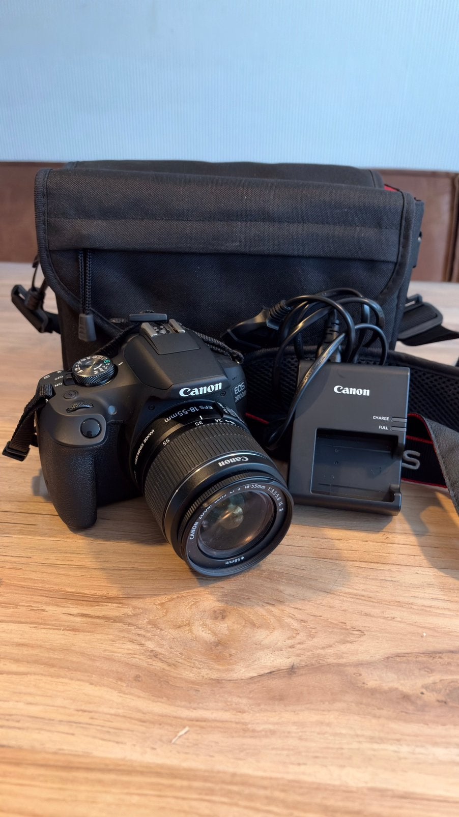 Canon EOS 2000D - Compleet set, Ophalen of Verzenden, Zo goed als nieuw, Spiegelreflex, Canon