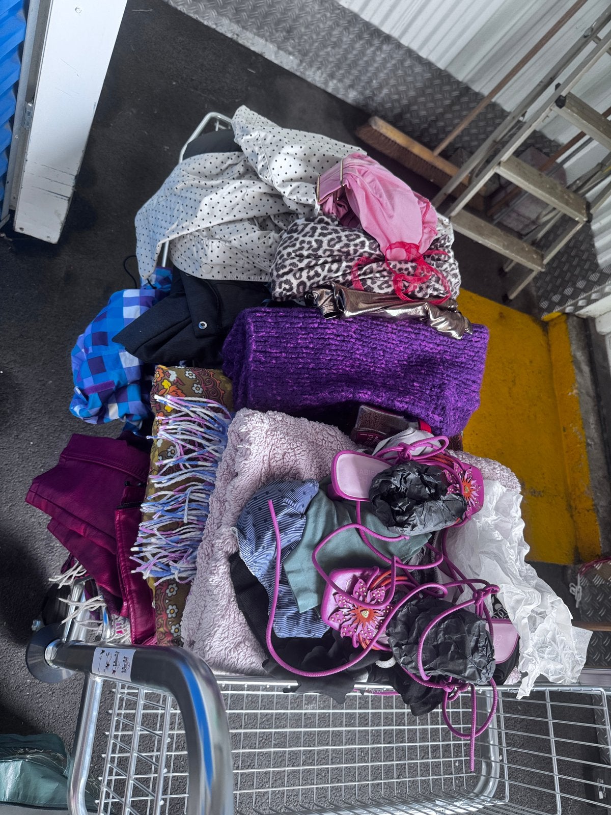 Free women’s clothing, shoes, bags & accessories!, Ophalen, Zo goed als nieuw, Maat 38/40 (M)
