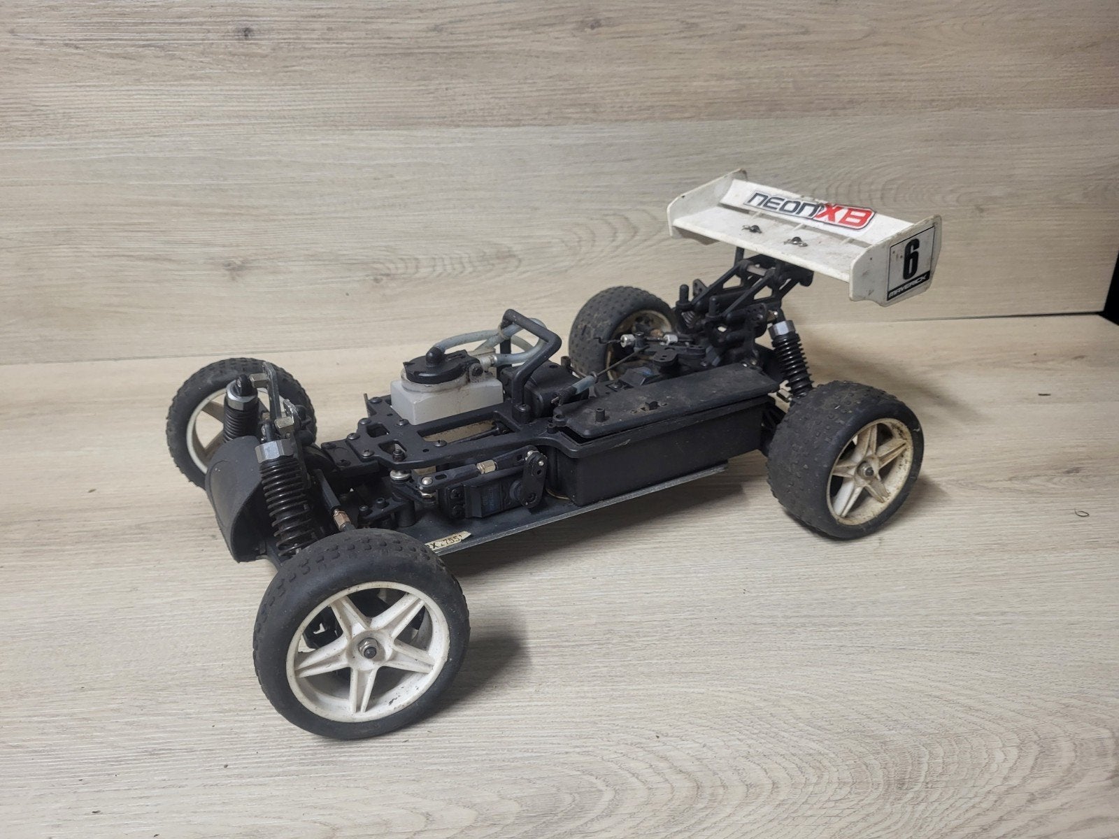Maverick neon xb chassis 1/10, Ophalen of Verzenden, Zo goed als nieuw, Overige schalen, Auto onroad