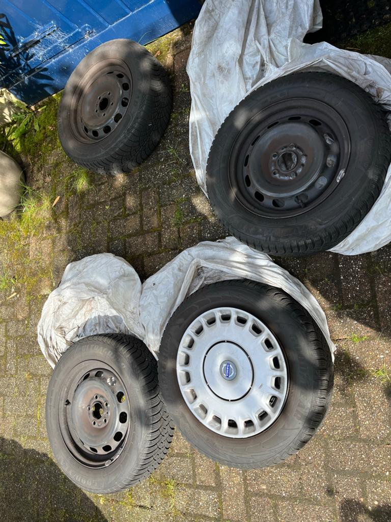 Goodyear UltraGrip 9 winterbanden op stalen velgen, Auto-onderdelen, Banden en Velgen, Ophalen, Gebruikt, 15 inch, Banden en Velgen