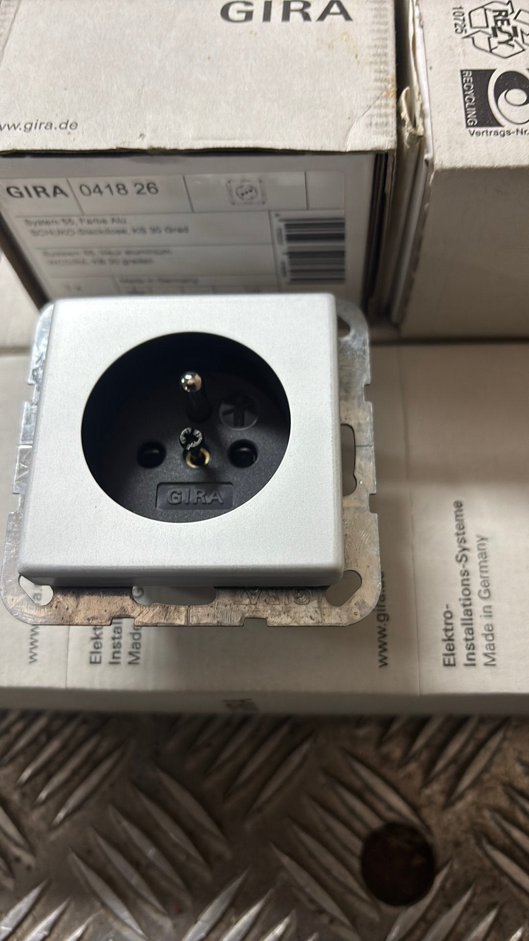 Franse stopcontacten  gira grijs luxe, Ophalen, Nieuw, Stopcontact