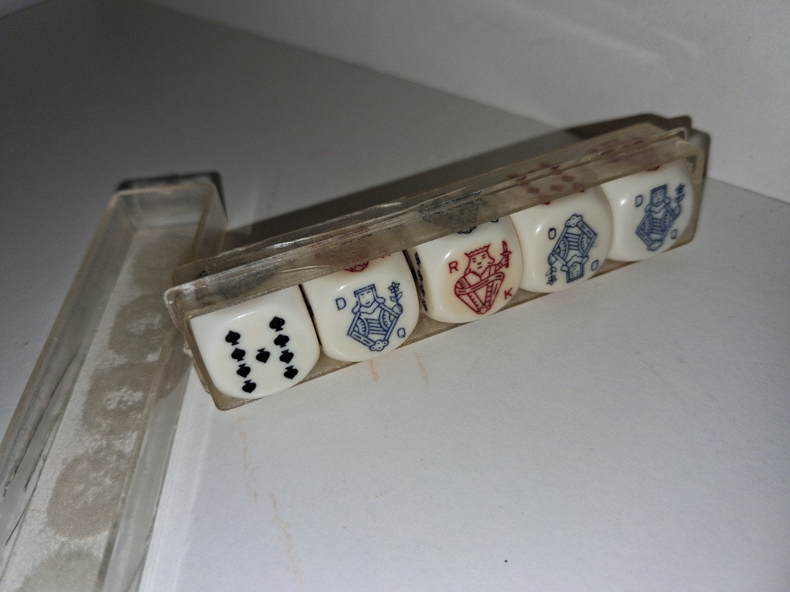 Vintage Poker Dobbelstenen in Doosje, Hobby en Vrije tijd, Gebruikt, Verzenden, Een of twee spelers, Onbekend