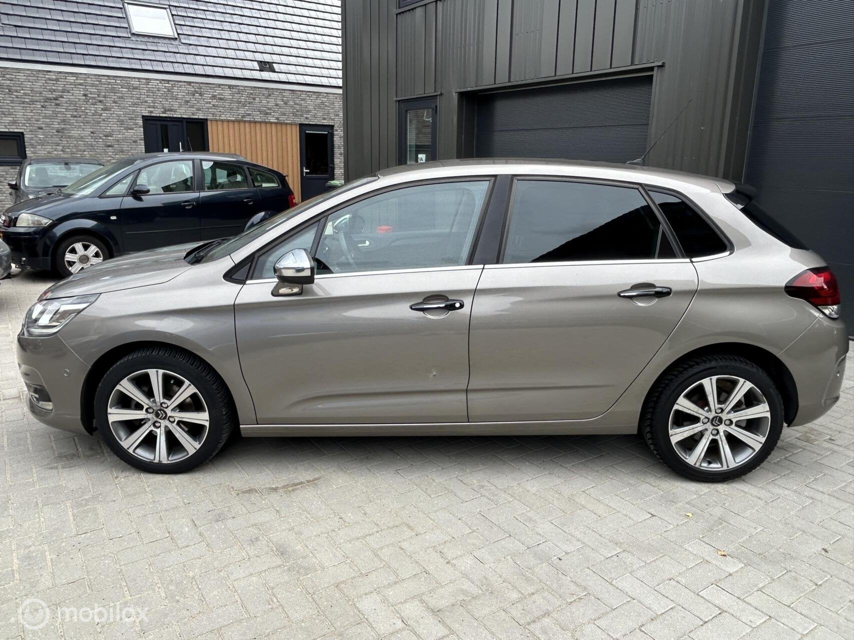 Foto 2 van Citroen C4 1.2 T 130 Pk Feel Collection