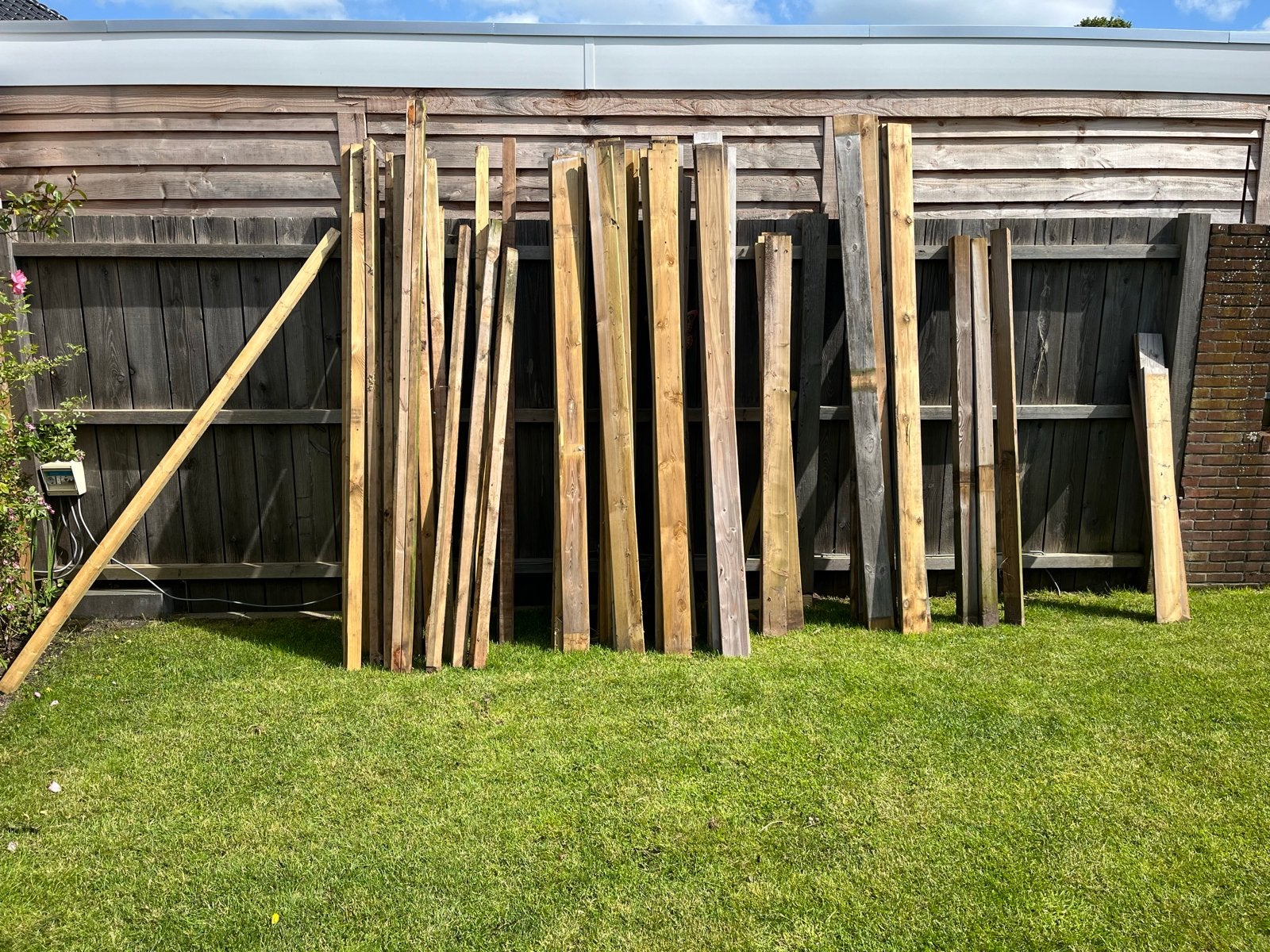 Schuttingplanken, balken en palen voor schuurtje (2 jaar oud, Ophalen, Gebruikt, Overige typen, Overige houtsoorten