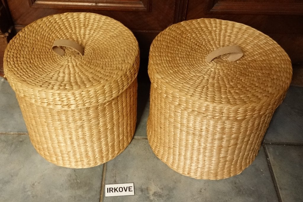 TWEE FRAAIE MANDEN MET DEKSEL * Gevoerd *, Overige materialen, Mand, Rond, Zo goed als nieuw