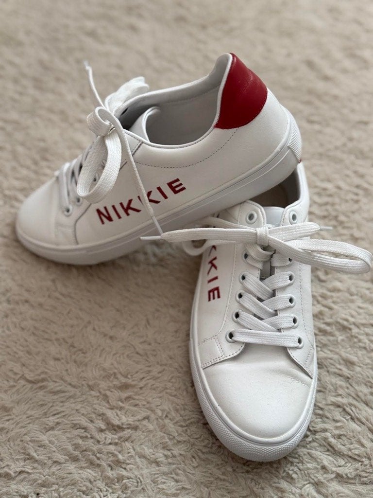 NIKKIE Leren Sneakers - Wit met Rood - Maat 38, Wit, Ophalen of Verzenden, Nikkie, Sneakers of Gympen