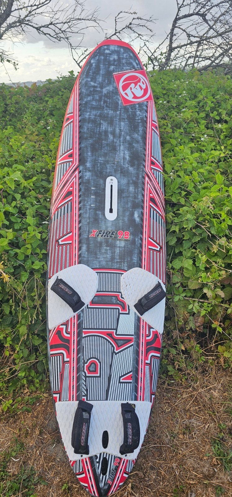 RRD X-Fire 98 Windsurfplank - Gebruikt, Ophalen, Met voetbanden, Gebruikt, Minder dan 250 cm
