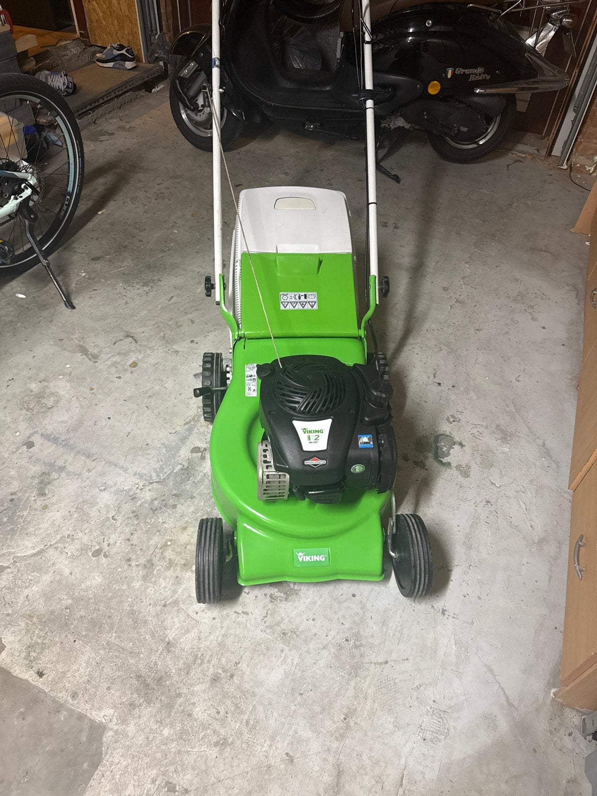 Viking MB248T Benzine Grasmaaier - Krachtig en Betrouwbaar, Cirkelmaaier, Ophalen of Verzenden, Zo goed als nieuw, Opvangbak