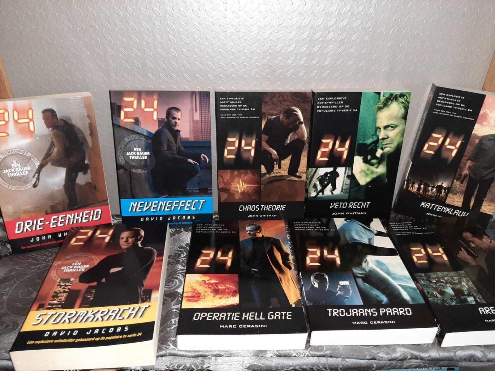 24 Jack Bauer Thriller Boekenreeks - 9 delen, Boeken, Ophalen of Verzenden, Gelezen, Diverse auteurs (o.a. David Jacobs, Marc Cerasini, John Whitman)