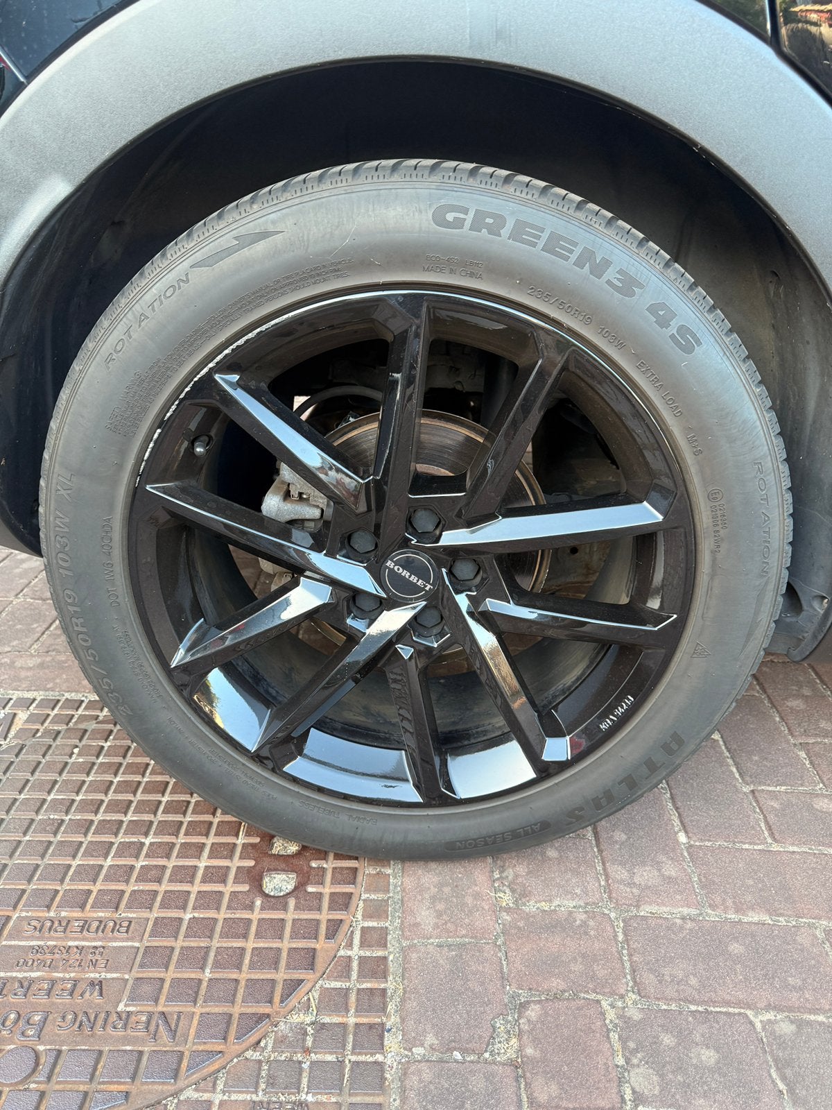 19 inch zwarte velgen met banden, 235 mm, All Season, Band(en), Ophalen