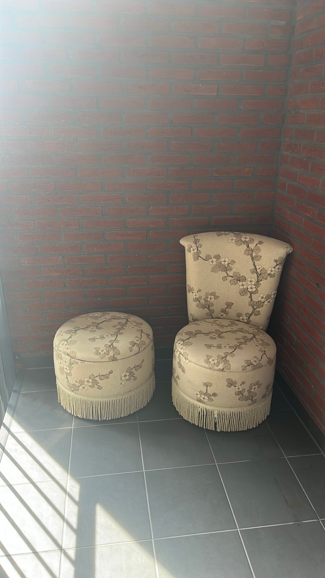 Stoel met poef, Ophalen, Gebruikt, Rond