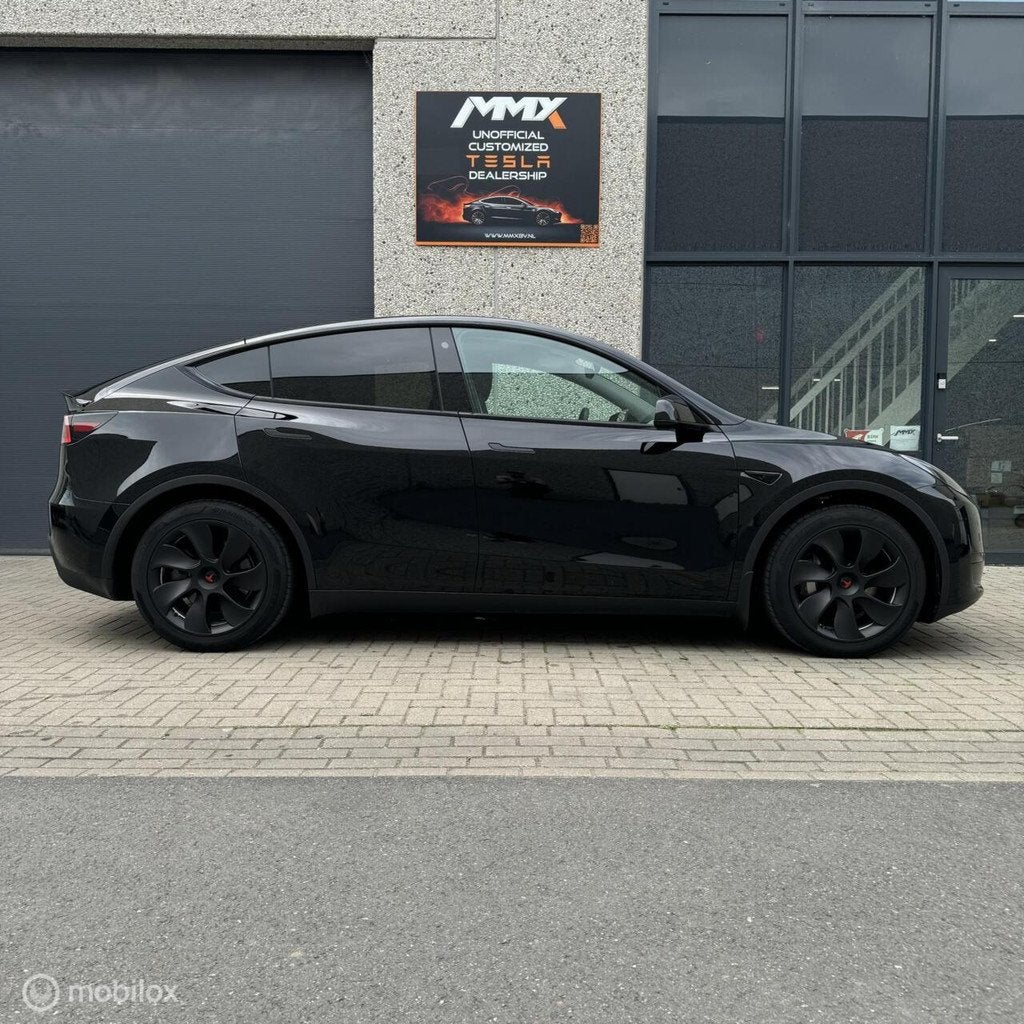 Tesla Model Y RWD + MMX PACK + IAP + TREKHAAK, Auto's, Tesla, Automaat, Achterwielaandrijving, Gebruikt, Zwart