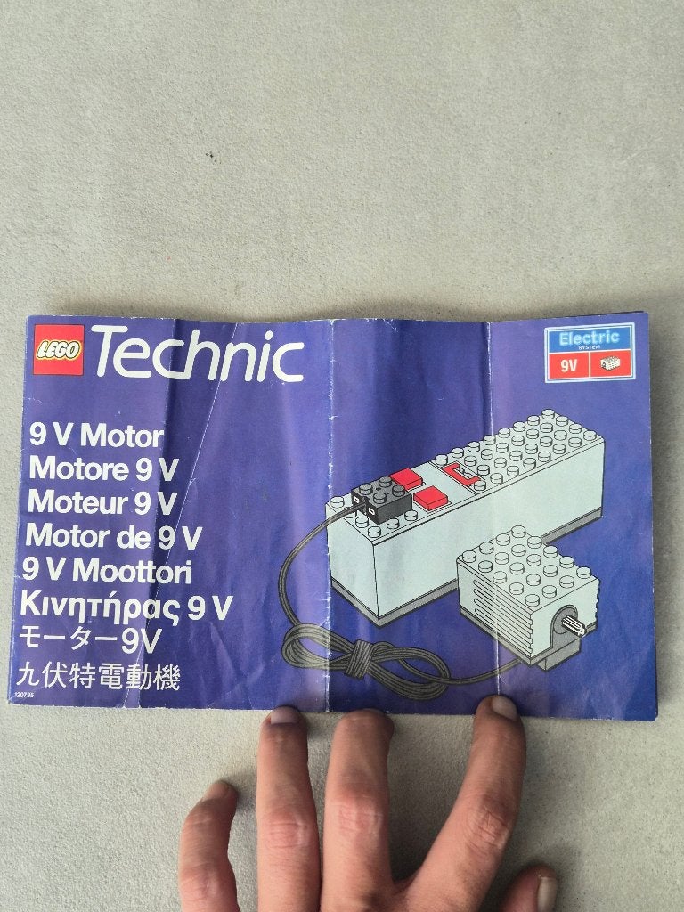 Lego technic boekje 9v motor, Kinderen en Baby's, Speelgoed | Duplo en Lego, Ophalen of Verzenden, Gebruikt, Inclusief instructies