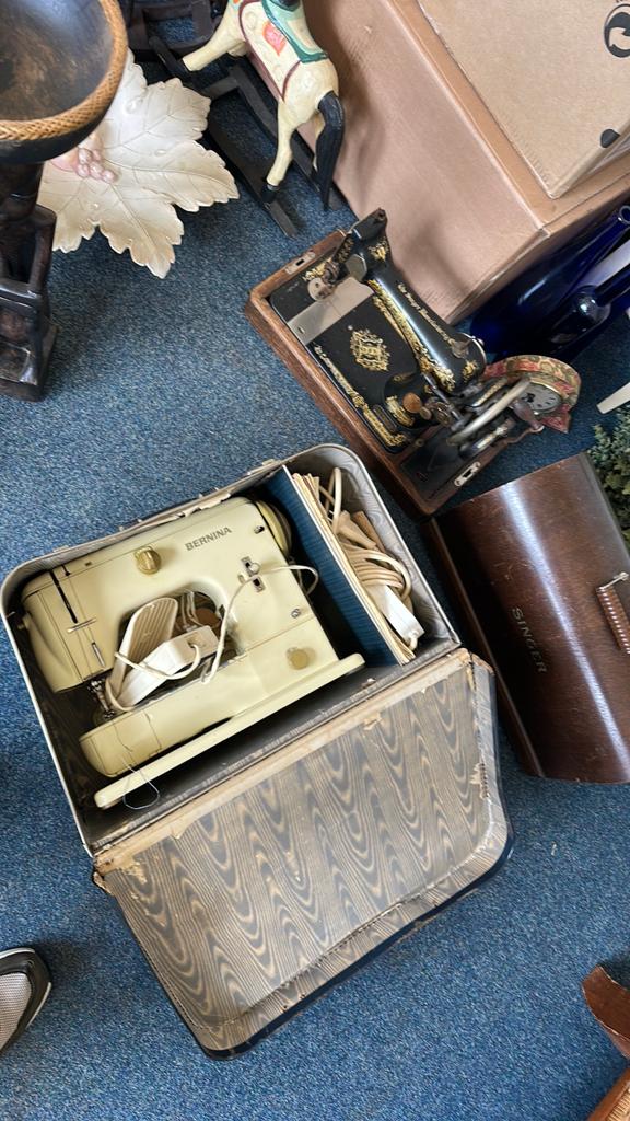 Te koop; 2 mooie oude naaimachine in koffers, Ophalen