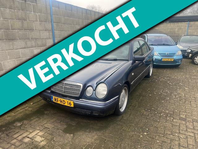 Mercedes-Benz E-klasse 290 TD Elegance OM602//Export, Auto's, Mercedes-Benz, Euro 2, 129 pk, Blauw, Origineel Nederlands