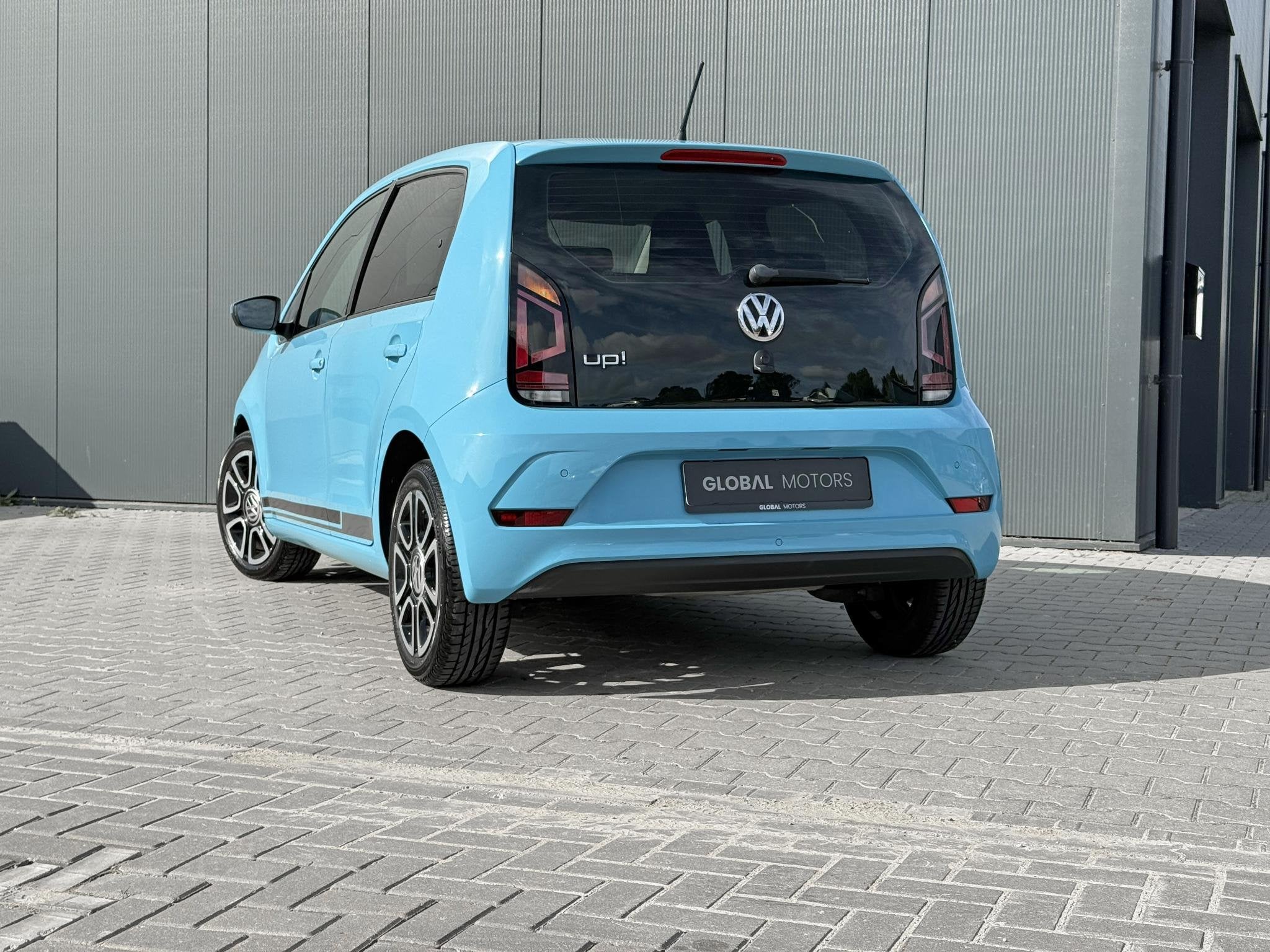 Volkswagen Up! 1.0 BMT High Up! 75PK - AUTOMAAT - 43.000 KM, Auto's, Stof, Gebruikt, 840 kg, Geïmporteerd