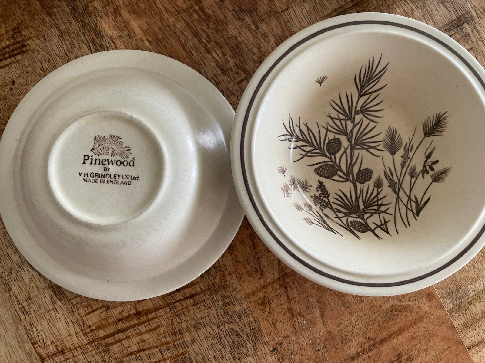 Vintage Pinewood by V.H. Grindley Co Ltd. 2 schaaltjes, Ophalen of Verzenden