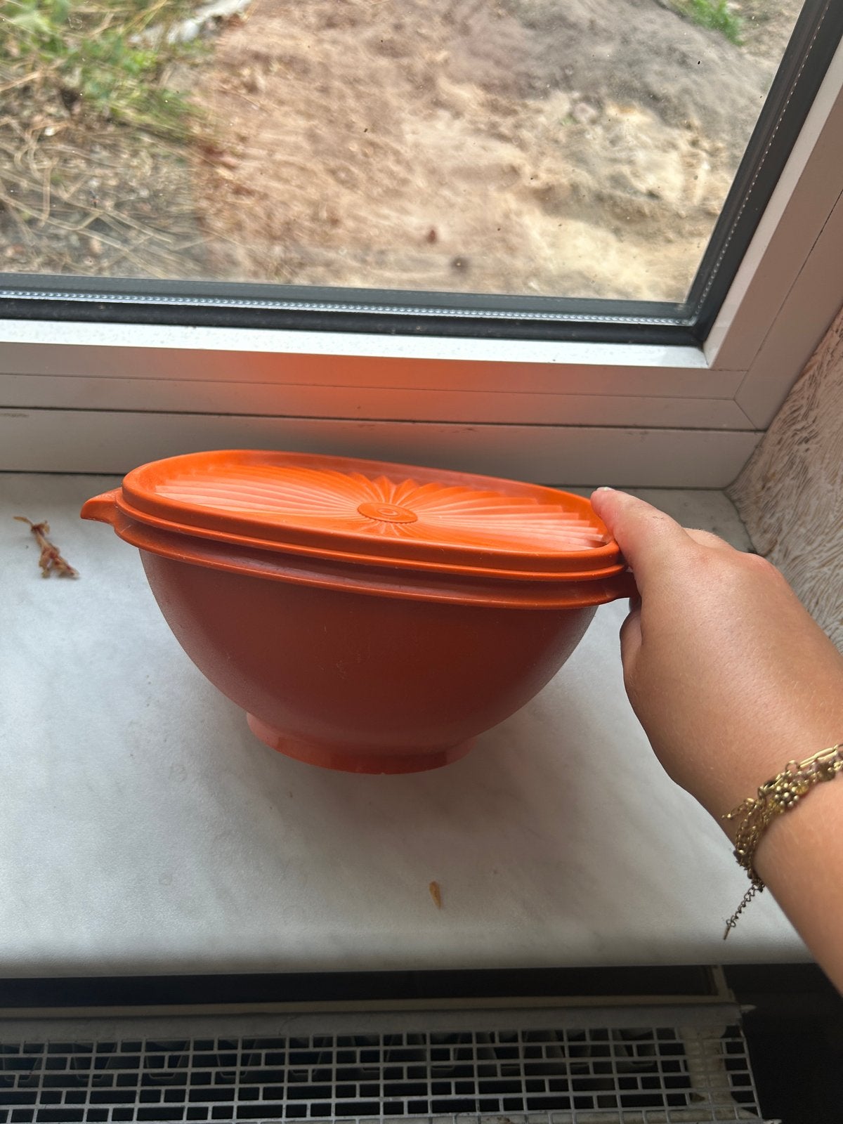 Tupperware Oranje Kom met Deksel, Huis en Inrichting, Keuken | Tupperware, Gebruikt, Oranje, Ophalen of Verzenden, Met deksel