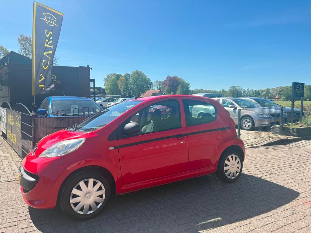 Peugeot 107 1.0-12V XR ,CENTRALE DEURVERGRENDELING,WEINIG KM, Gebruikt, 4 stoelen, 68 pk, Bedrijf