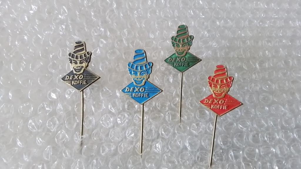 4 verschillende kleuren speldjes dexo koffie, Verzamelen, Speldjes, Pins en Buttons, Ophalen of Verzenden, Zo goed als nieuw, Overige onderwerpen