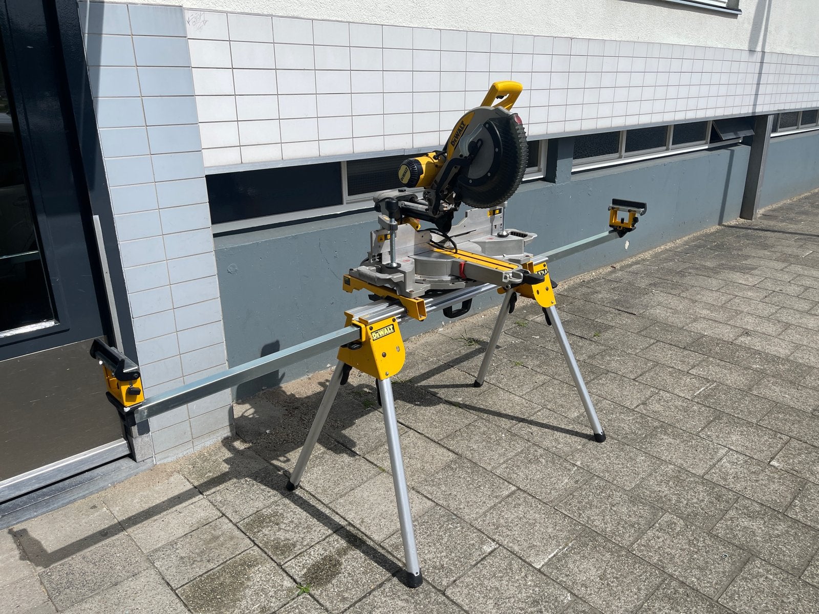 Dewalt DWS780 Afkortzaag op onderstel., Ophalen, Gebruikt, 70 mm of meer, Afkortzaag