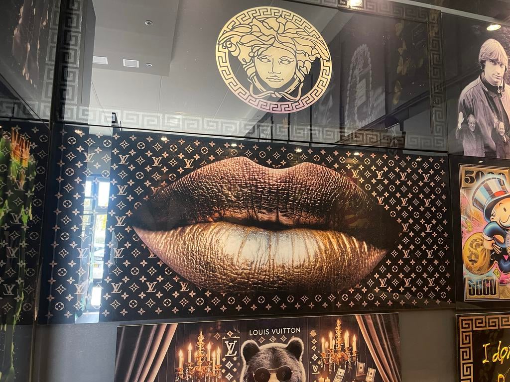 Luxe Wanddecoratie: Gouden Lippen met Louis Vuitton Patroon, Antiek en Kunst, Kunst | Schilderijen | Modern, Ophalen of Verzenden