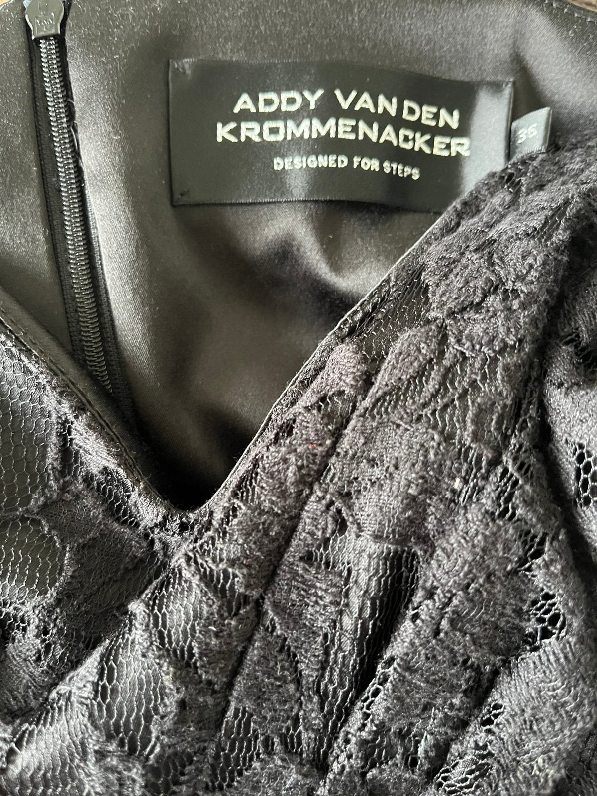 Zwart kanten topje van Addy van den Krommenacker, Kleding | Dames, Tops, Zo goed als nieuw, Maat 36 (S), Zwart, Zonder mouw, Ophalen of Verzenden