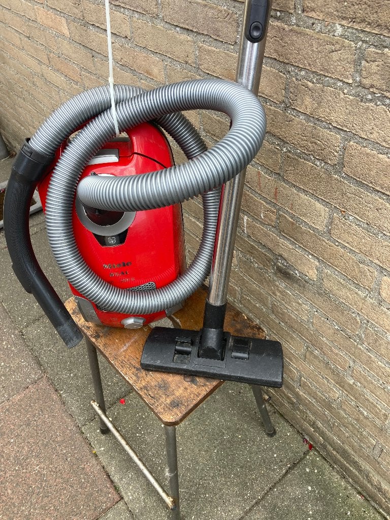 Miele Goal stofzuiger van max 2000 watt, Witgoed en Apparatuur, Stofzak, Gebruikt, Ophalen of Verzenden, 1600 tot 2000 watt