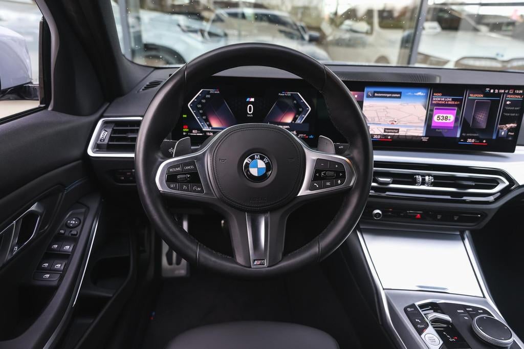 BMW 3 Serie 318i M Sport Automaat / Sportstoelen / Parking A, 1998 cc, Achterwielaandrijving, Gebruikt, Met garantie (alle)