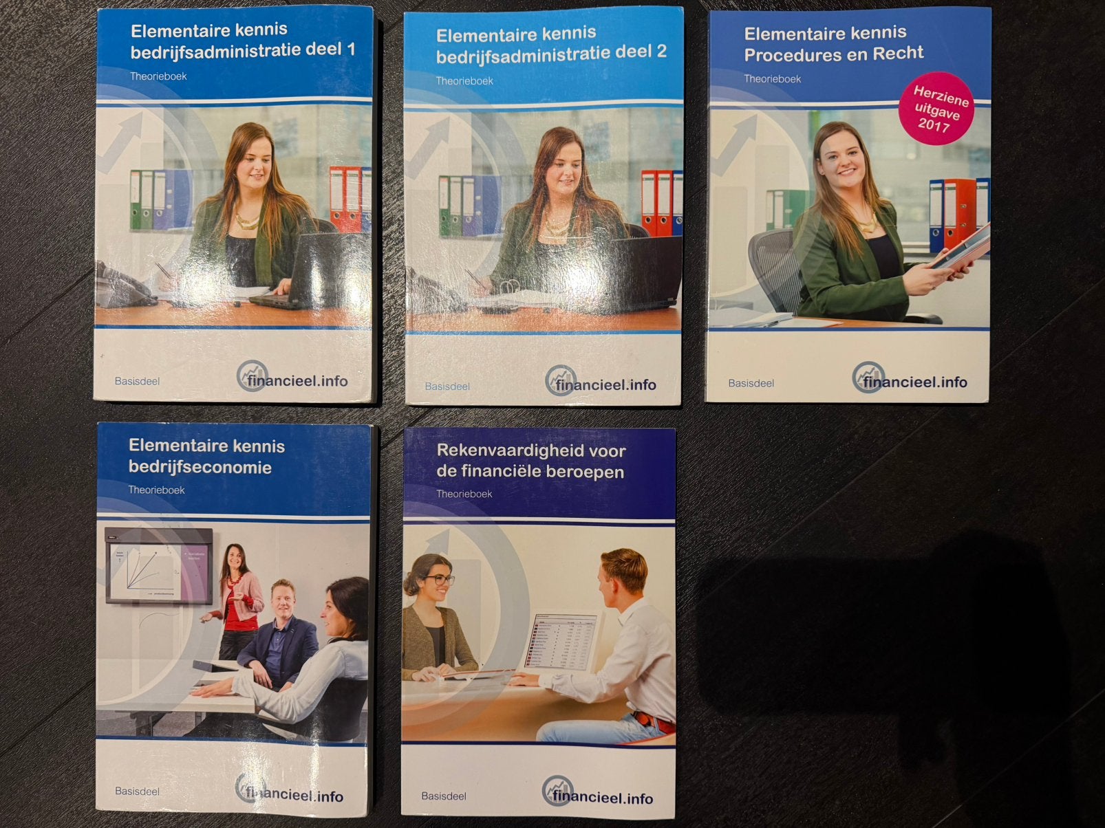 Financiële administratie MBO – 5 studieboeken, Boeken, Ophalen of Verzenden, Zo goed als nieuw, Overige niveaus, Bedrijfseconomie of M&O