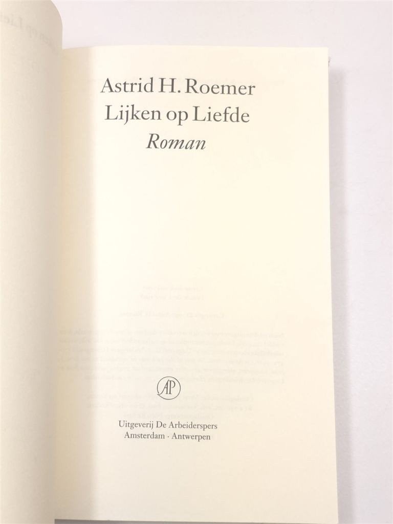Lijken op Liefde — Roemer, Surinaams Misdaadroman 1997, Ophalen of Verzenden, Gelezen