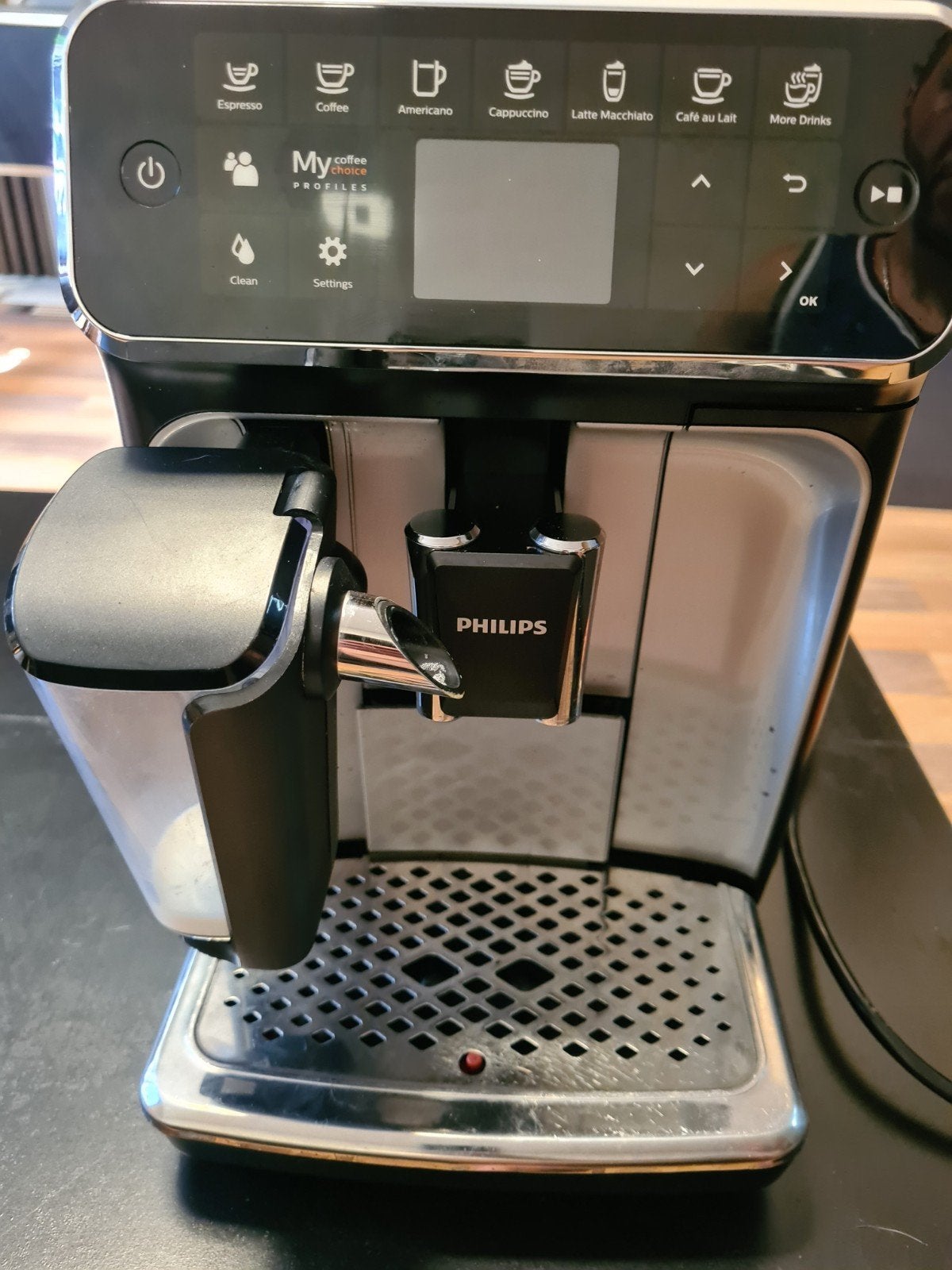 Philips latte Go Volautomatische Espressomachine., Espresso apparaat, 10 kopjes of meer, Zo goed als nieuw, Afneembaar waterreservoir