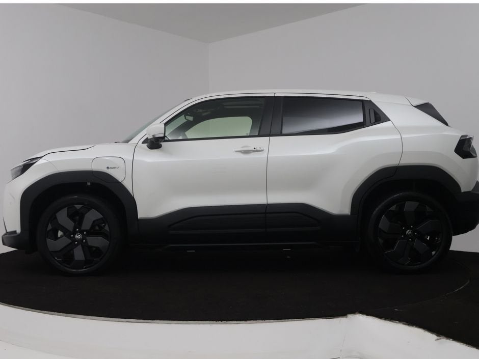 Toyota Urban Cruiser Executive 61 kWh (bj 2026, automaat), Auto's, Toyota, 12 maanden, 44 min, Wit, Leder