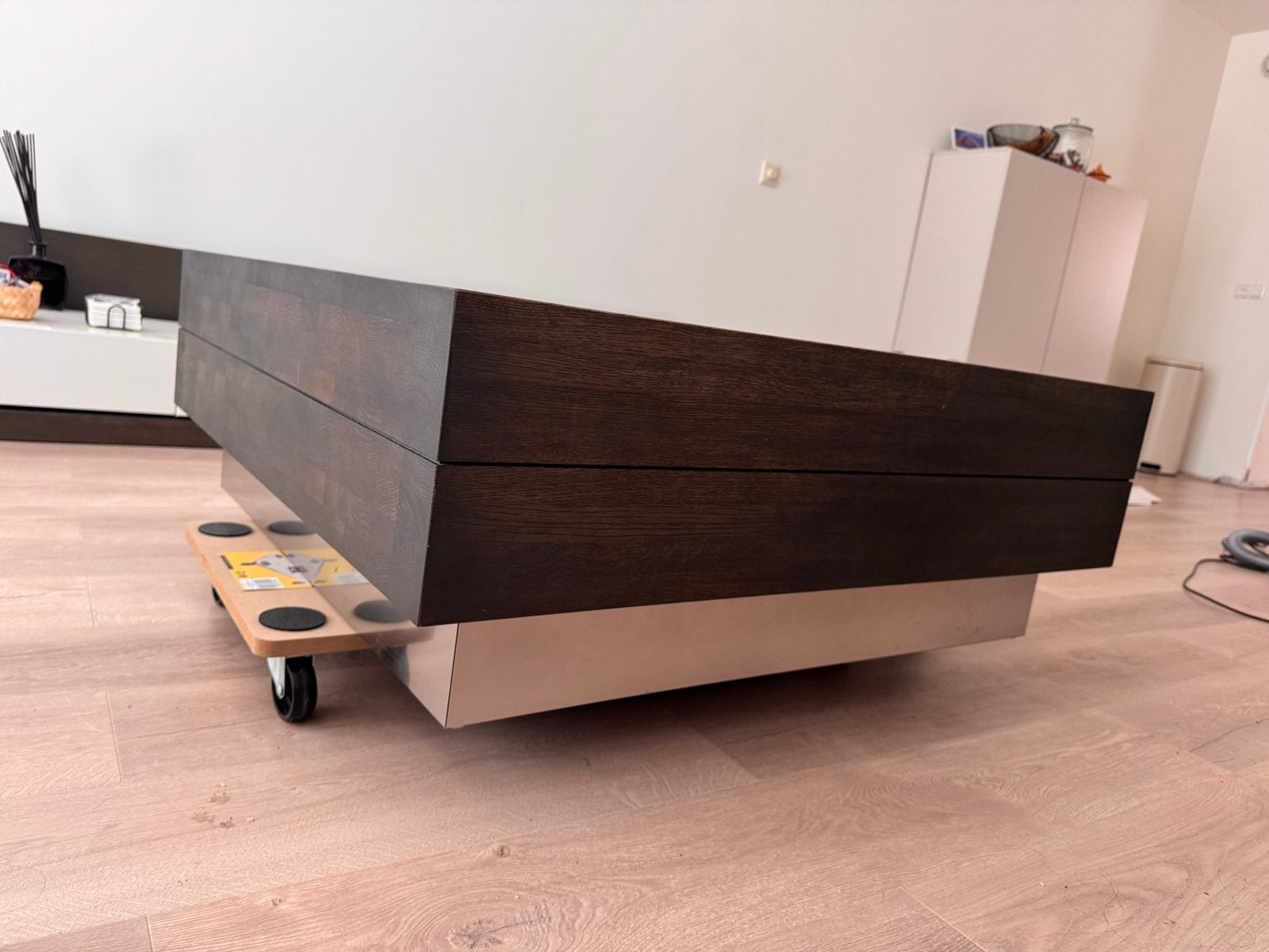 Moderne Salontafel Donker Hout met Metalen Onderstel, Ophalen, 50 – 75, Vierkant, Zo goed als nieuw