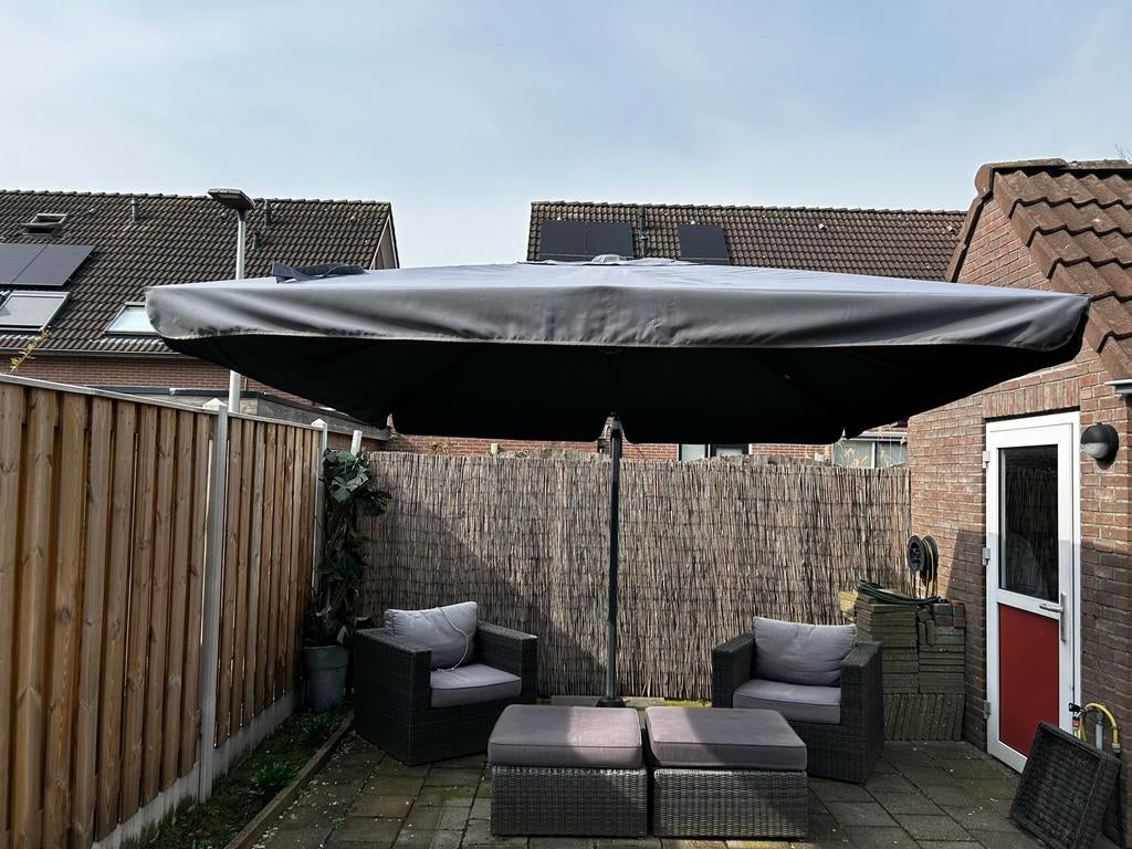 ZweefparasolLesli living met granieten voet €150 vaste prijs, Ophalen, 2 tot 3 meter, Zweefparasol, Verstelbaar