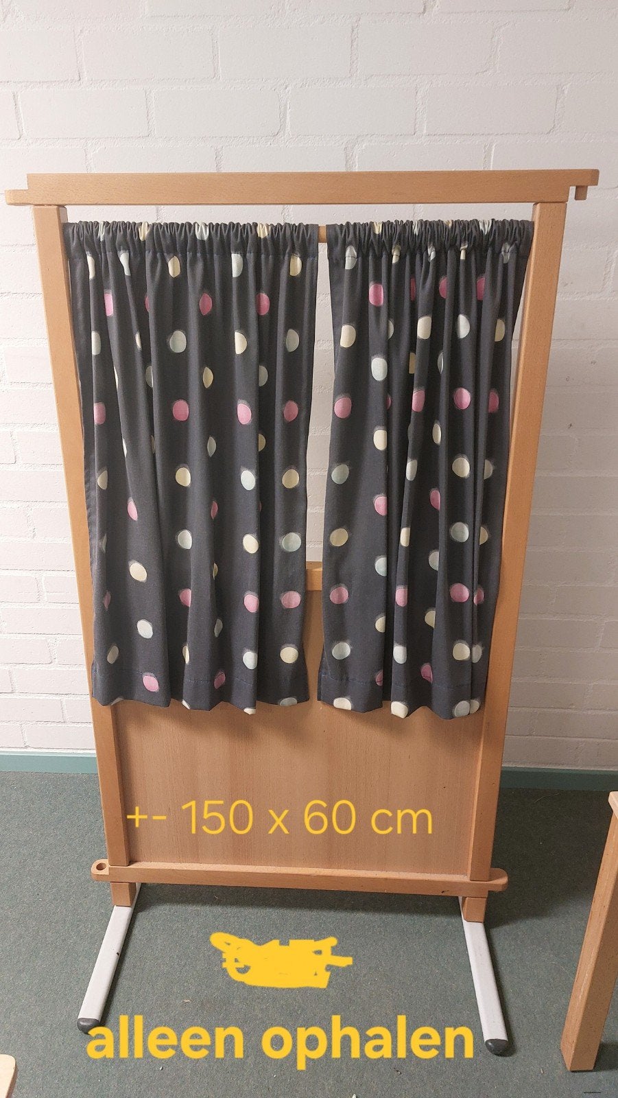 Poppenkast +- 150 x 60 cm, Ophalen, Gebruikt, Jongen of Meisje