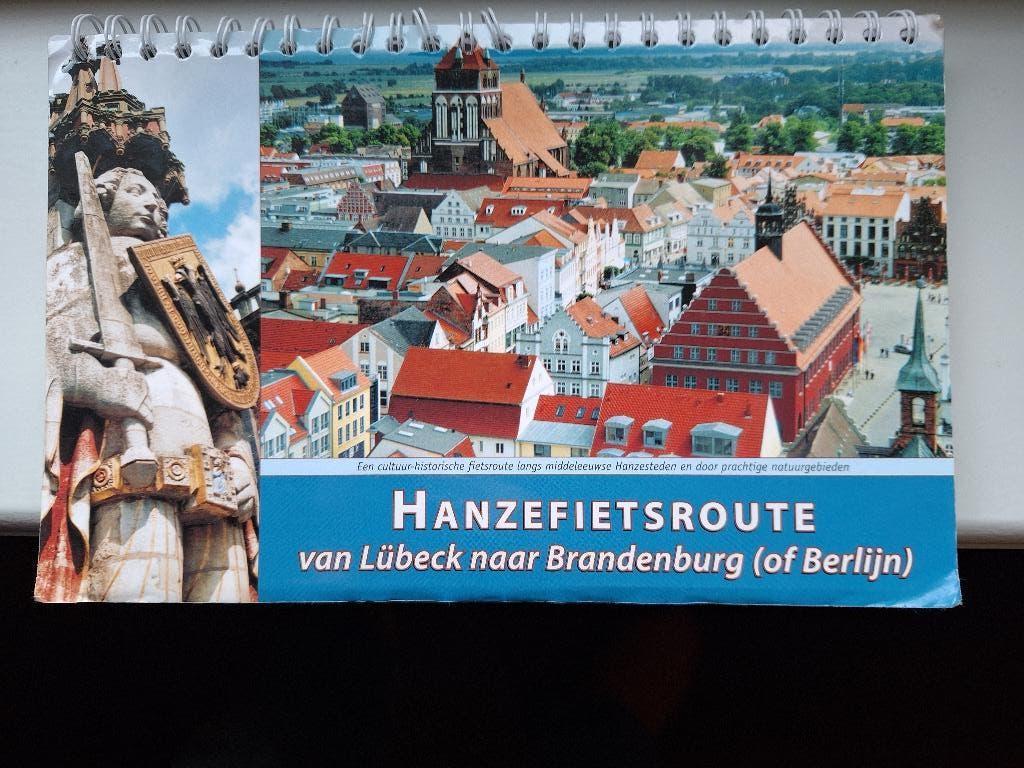 Fietsrouteboekje Hanzefietsroute, Europa, Ophalen of Verzenden, Reisgids of -boek, Pirola